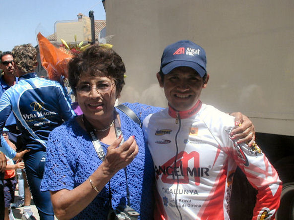 '05 Mary & Colombian winner in Avila